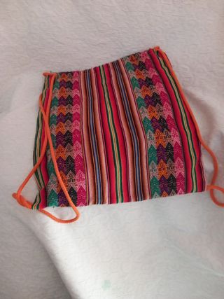 Mochila peruana multicolor.Hilos tejidos a mano.