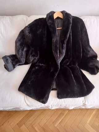 Chaquetón piel mutón negro