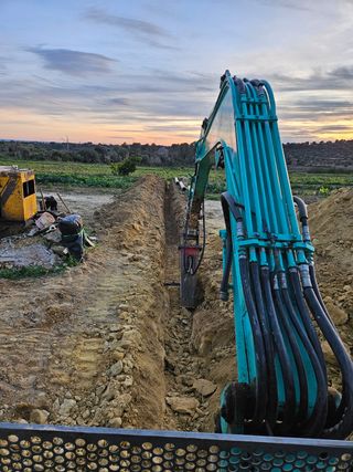 Excavaciones, derribos, zanjas, piscinas – Dori