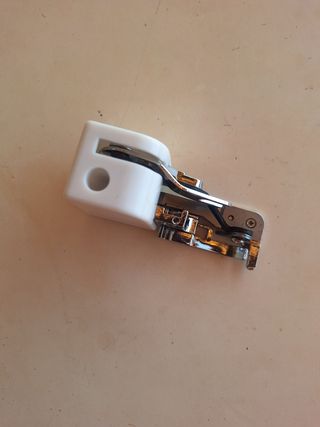 Prensatelas Overlock - Pie de máquina 