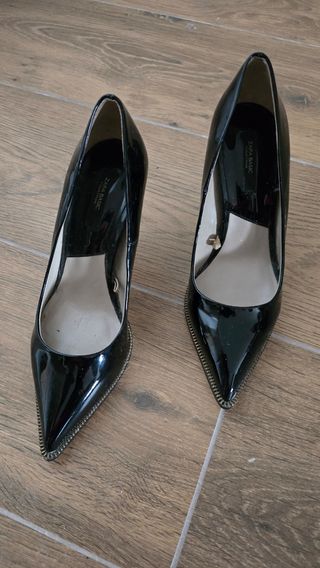 Tacones negros de charol