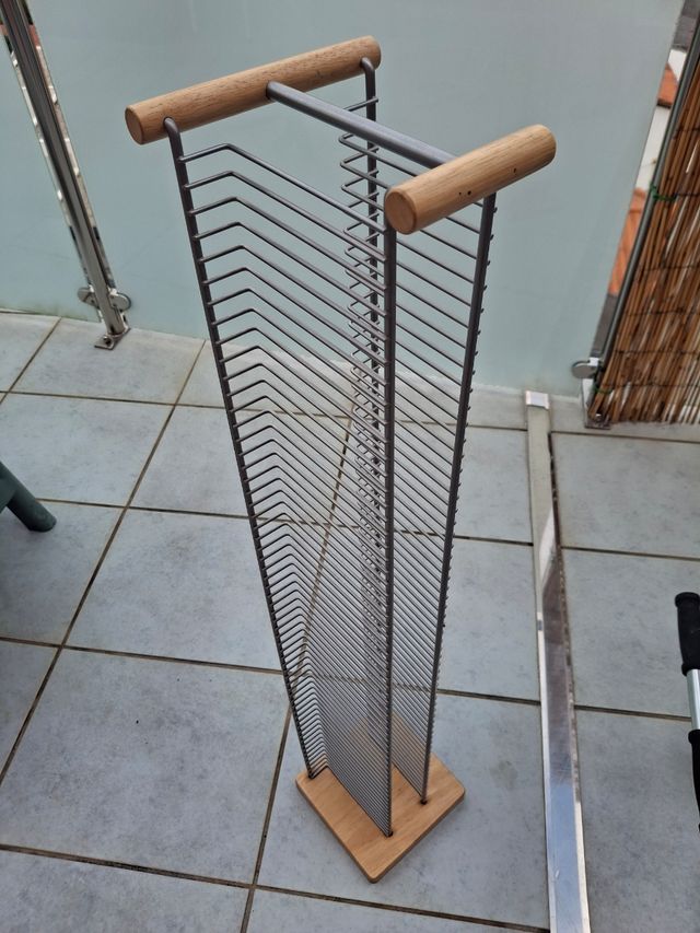 Soporte CDs - Columna para 100 CDs