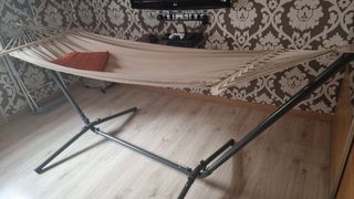 Hamaca beige con soporte gris