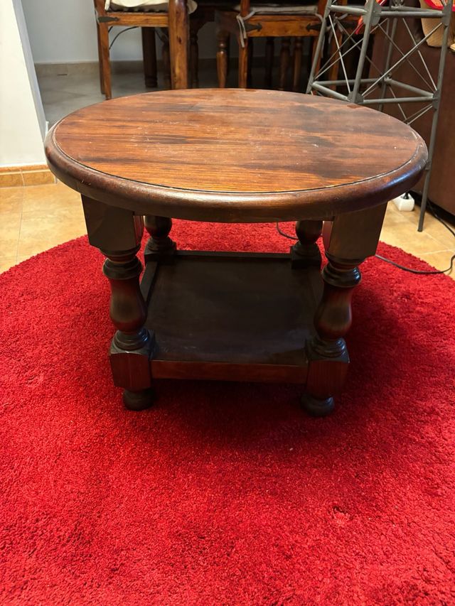 Mesa redonda de madeira