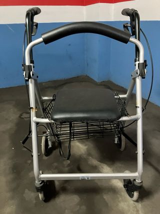 Andador plegable con asiento y ruedas grandes