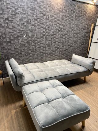 SOFA CAMA CLICK CLACK + PUFF NUEVO GRIS TERCIOPELO