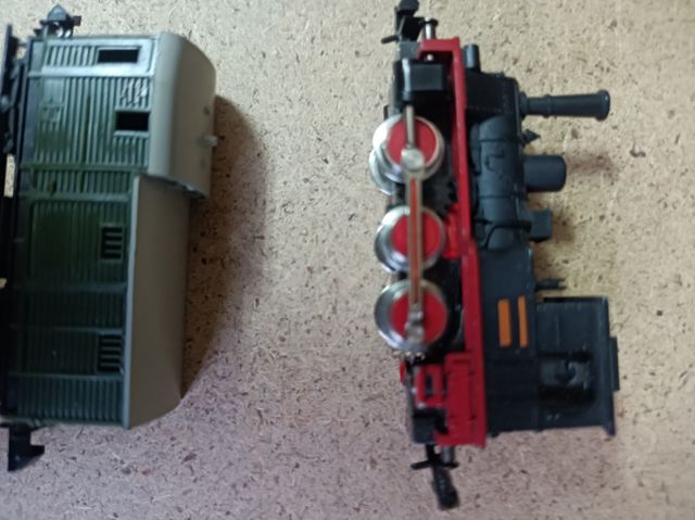 Tren miniatura N: locomotora y vagón