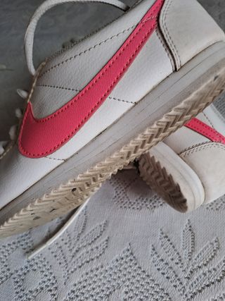 Zapatillas NIKE blancas y rosas - 36