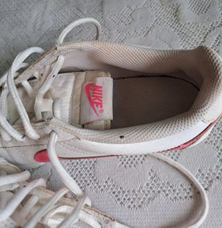 Zapatillas NIKE blancas y rosas - 36