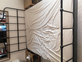 Letto matrimoniale in metallo con materasso incluso



