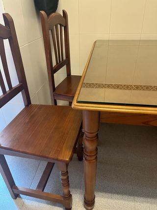 Mesa comedor + 4 sillas madera