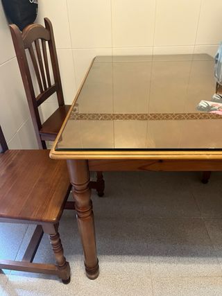Mesa comedor + 4 sillas madera