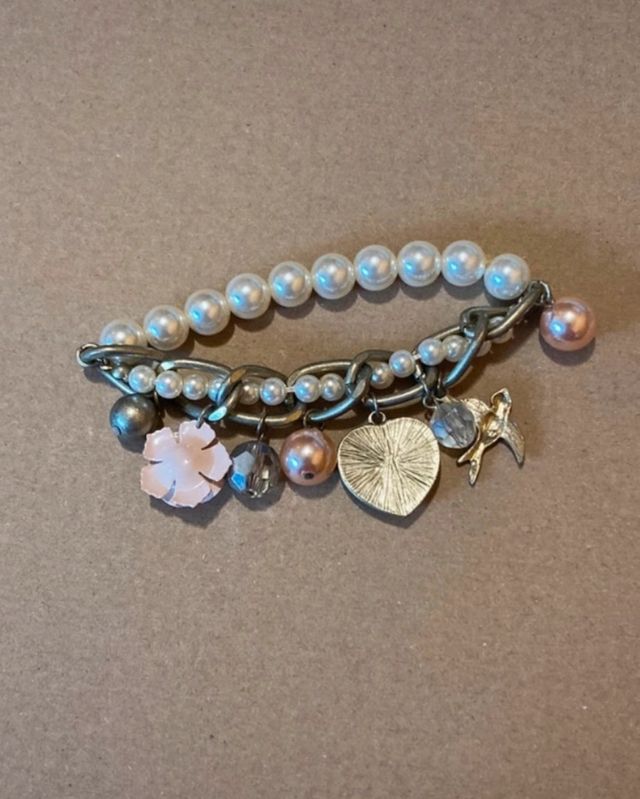 Pulsera de perlas con cadena