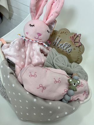 Cesta regalo bebé niña