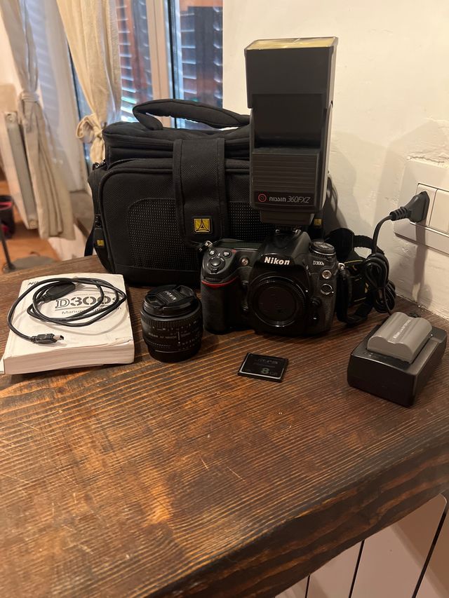 Nikon D300s + 50mm f/1.8 + accessori