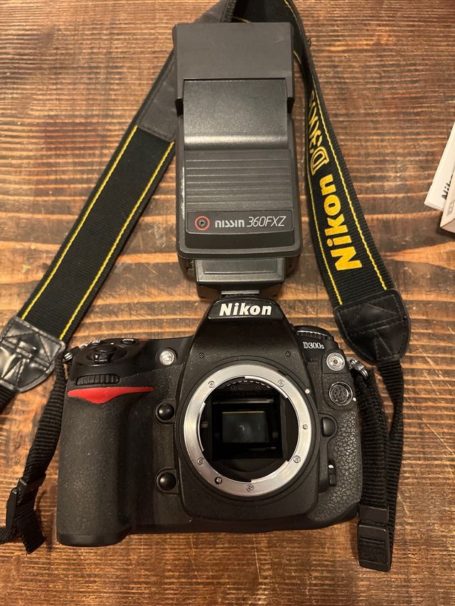 Nikon D300s + 50mm f/1.8 + accessori