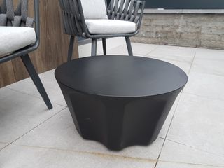 Centro da giardino nero Kave Home Mesa