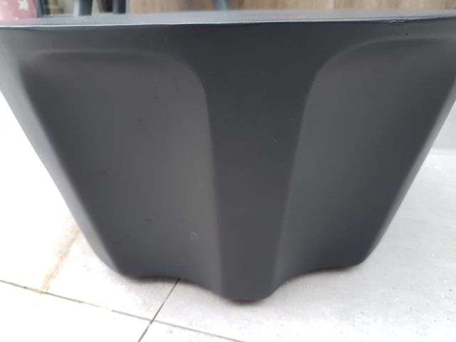 Centro da giardino nero Kave Home Mesa