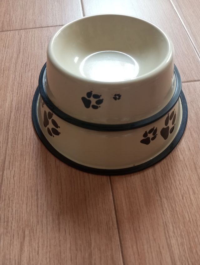 2 Comederos Mascotas - Perro Gato, son de metal