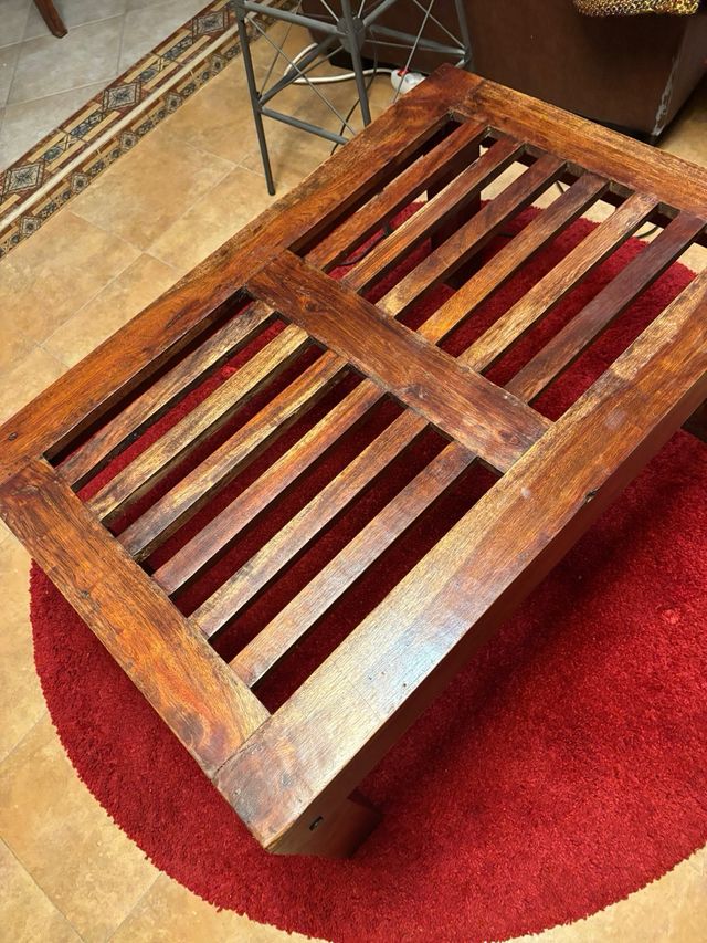 Mesa de madeira castanha