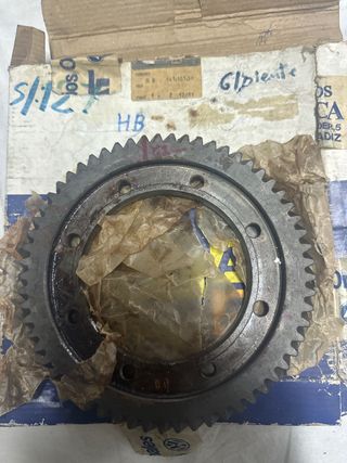 Corona grupo Seat 127. Original, y 2 molduras 20€ 