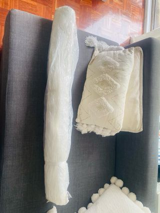 Alfombra Zara Home gris y blanca 95x159cm