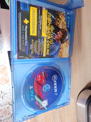 PS4 (PlayStation 4) F1 2018 y fifa19