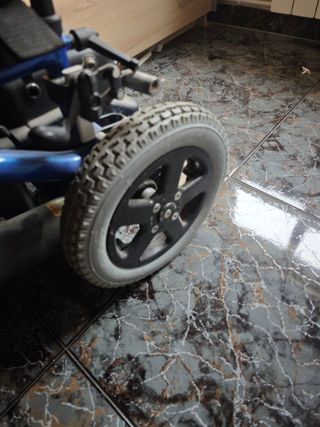Silla de ruedas con baterías Nuevas.
