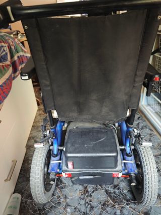 Silla de ruedas con baterías Nuevas.