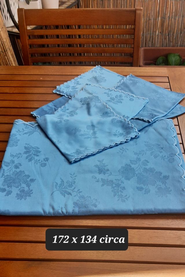Tovaglia e tovaglioli lino blu