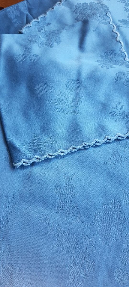 Tovaglia e tovaglioli lino blu