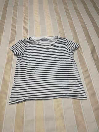 Camiseta rayas blancas y negras