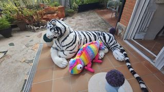Peluches grandes: Tigre y camaleón