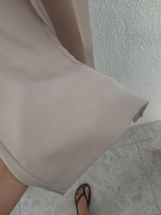Pantalón beige suelto zara 