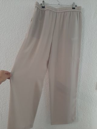 Pantalón beige suelto zara 