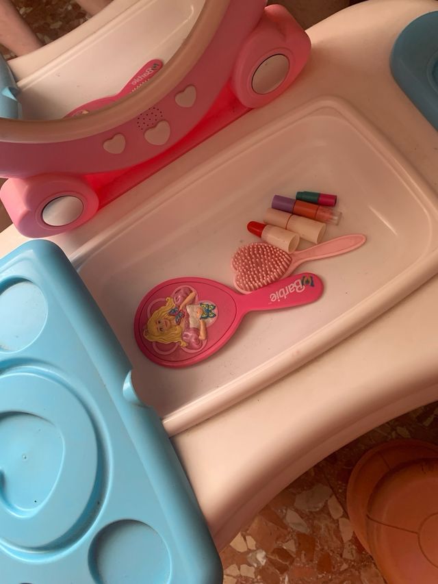Tocador infantil con espejo