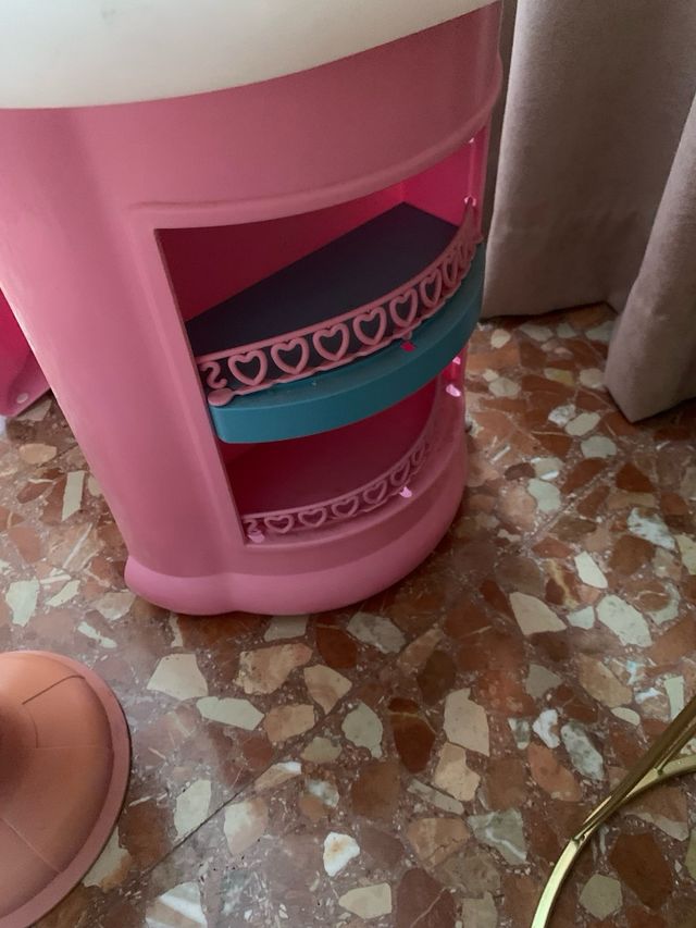 Tocador infantil con espejo