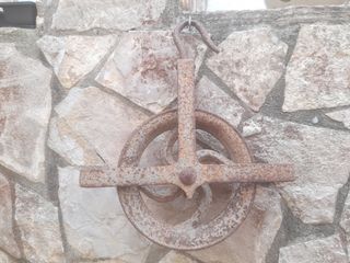 Polea antigua de hierro