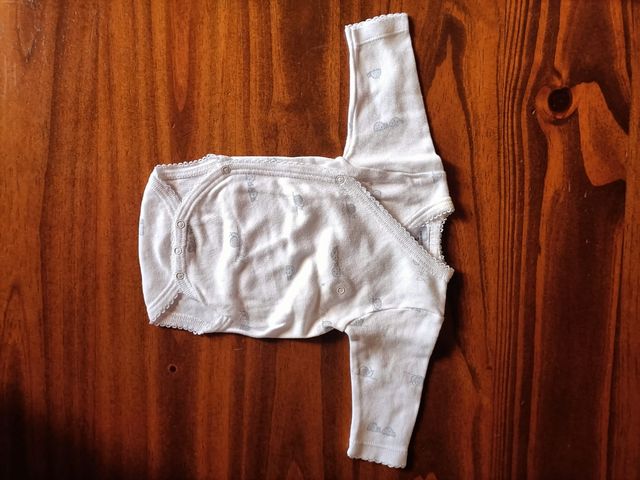 8 Bodys bebe marcas: Linn, Babidu, Petit Bateau