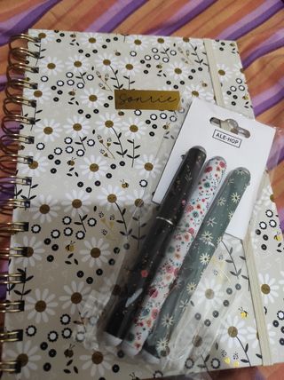 Libreta A5 + 3 Bolígrafos