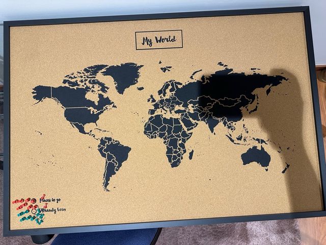 Mapa corcho con marco negro