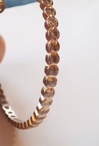 Pulsera chapada en oro con piedras verde esmeralda