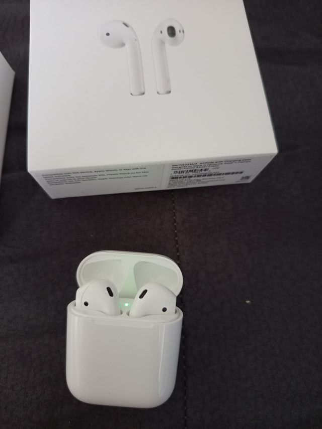 Apple AirPods