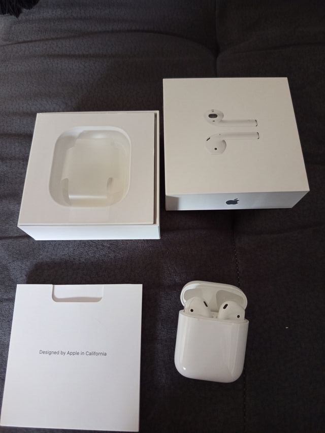 Apple AirPods