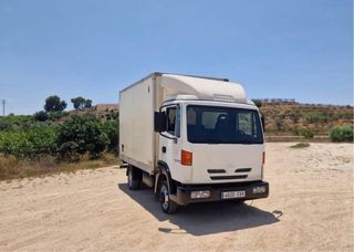 Nissan Atleon 2004