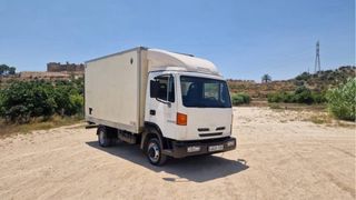 Nissan Atleon 2004