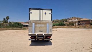 Nissan Atleon 2004