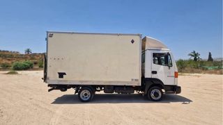 Nissan Atleon 2004