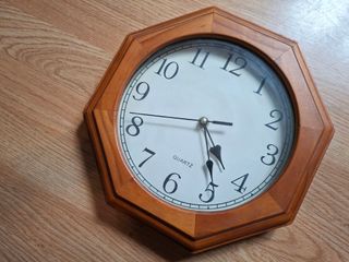 Reloj de pared de madera Octagonal