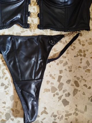 Conjunto lencería cuero negro-dorado